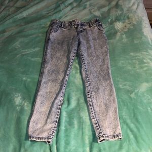 Mid-rise jeans